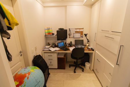 Apartamento à venda com 135m², 3 quartos e 2 vagas Apartamento à venda com 135m², 3 quartos e 2 vagasEscritório