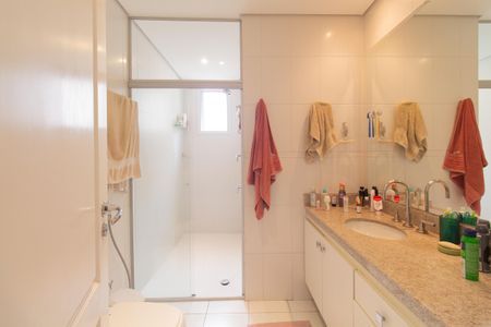 Apartamento à venda com 135m², 3 quartos e 2 vagas Apartamento à venda com 135m², 3 quartos e 2 vagasBanheiro da Suíte