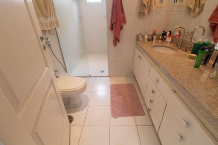 Apartamento à venda com 135m², 3 quartos e 2 vagas Apartamento à venda com 135m², 3 quartos e 2 vagasBanheiro da Suíte
