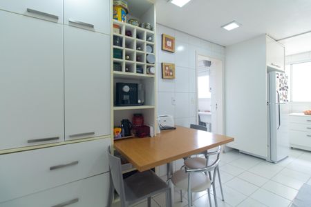 Apartamento à venda com 135m², 3 quartos e 2 vagas Apartamento à venda com 135m², 3 quartos e 2 vagasCozinha