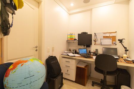 Apartamento à venda com 135m², 3 quartos e 2 vagas Apartamento à venda com 135m², 3 quartos e 2 vagasEscritório