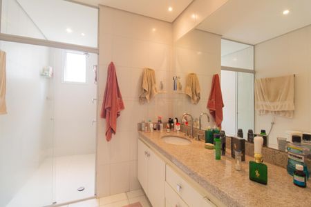 Apartamento à venda com 135m², 3 quartos e 2 vagas Apartamento à venda com 135m², 3 quartos e 2 vagasBanheiro da Suíte