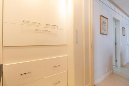 Apartamento à venda com 135m², 3 quartos e 2 vagas Apartamento à venda com 135m², 3 quartos e 2 vagasEscritório