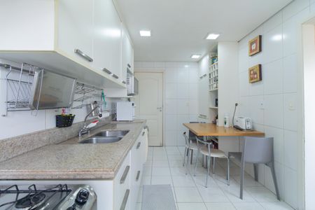 Apartamento à venda com 135m², 3 quartos e 2 vagas Apartamento à venda com 135m², 3 quartos e 2 vagasCozinha