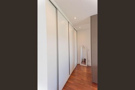 Casa de condomínio à venda com 200m², 3 quartos e 2 vagas Casa de condomínio à venda com 200m², 3 quartos e 2 vagasCloset da suíte 1