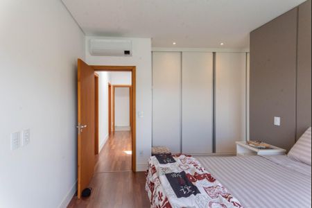 Casa de condomínio à venda com 200m², 3 quartos e 2 vagas Casa de condomínio à venda com 200m², 3 quartos e 2 vagasSuíte 1