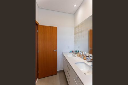 Casa de condomínio à venda com 200m², 3 quartos e 2 vagas Casa de condomínio à venda com 200m², 3 quartos e 2 vagasBanheiro da Suíte 1