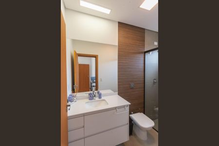 Casa de condomínio à venda com 200m², 3 quartos e 2 vagas Casa de condomínio à venda com 200m², 3 quartos e 2 vagasBanheiro da Suíte 2