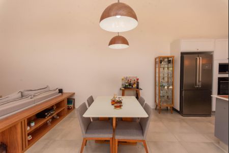 Sala de casa de condomínio à venda com 3 quartos, 200m² em Swiss Park, Campinas