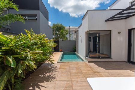 Casa de condomínio à venda com 200m², 3 quartos e 2 vagas Casa de condomínio à venda com 200m², 3 quartos e 2 vagas Piscina