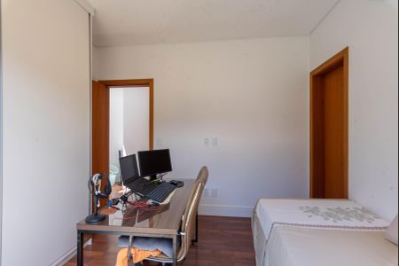 Casa de condomínio à venda com 200m², 3 quartos e 2 vagas Casa de condomínio à venda com 200m², 3 quartos e 2 vagasSuíte 2