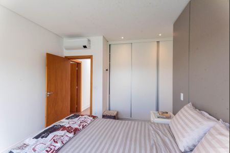 Casa de condomínio à venda com 200m², 3 quartos e 2 vagas Casa de condomínio à venda com 200m², 3 quartos e 2 vagasSuíte 1