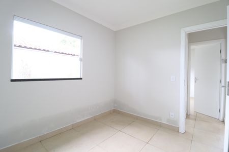 Quarto 1 de casa para alugar com 2 quartos, 50m² em Jardim Europa, Uberlândia