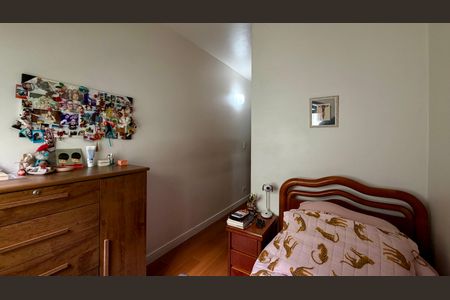 Casa à venda com 150m², 3 quartos e 3 vagas Casa à venda com 150m², 3 quartos e 3 vagasQuarto 2