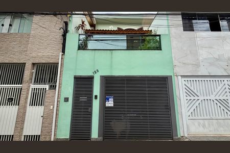 Casa à venda com 150m², 3 quartos e 3 vagas Casa à venda com 150m², 3 quartos e 3 vagasFachada