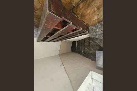 Casa para alugar com 410m², 5 quartos e 2 vagasEscada