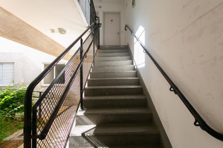 Apartamento para alugar com 42m², 2 quartos e 1 vaga Apartamento para alugar com 42m², 2 quartos e 1 vagaEscada / Entrada