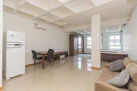 Sala / Quarto  de apartamento para alugar com 1 quarto, 45m² em Menino Deus, Porto Alegre