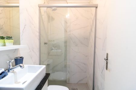 Banheiro de kitnet/studio para alugar com 1 quarto, 26m² em Centro Histórico, Porto Alegre