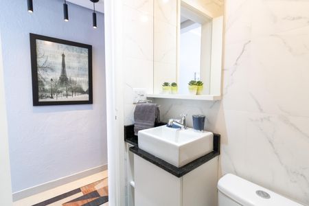 Banheiro de kitnet/studio para alugar com 1 quarto, 26m² em Centro Histórico, Porto Alegre