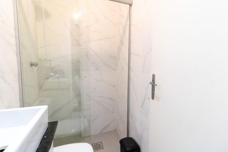 Banheiro de kitnet/studio para alugar com 1 quarto, 26m² em Centro Histórico, Porto Alegre