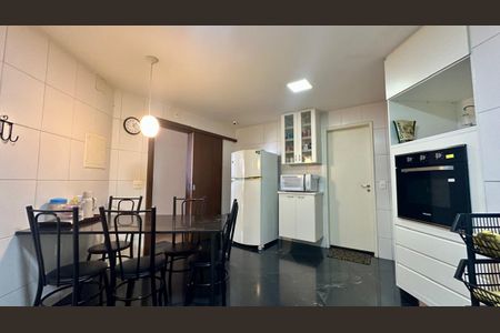 Apartamento à venda com 240m², 4 quartos e 1 vagaCozinha 