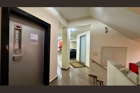 Apartamento à venda com 240m², 4 quartos e 1 vagaHall de elevador 