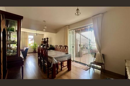 Apartamento à venda com 240m², 4 quartos e 1 vagaSala de jantar 