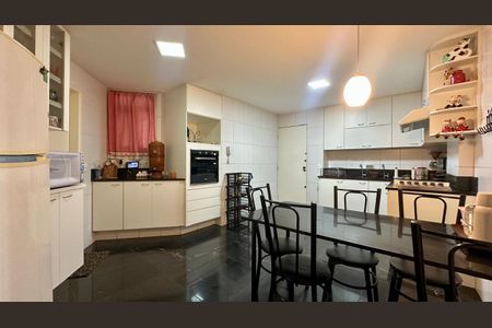 Apartamento à venda com 240m², 4 quartos e 1 vagaCozinha 