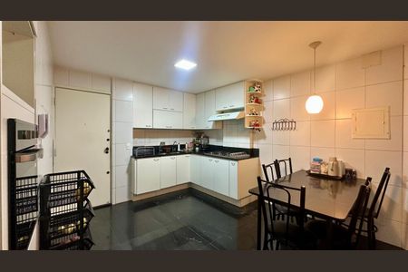 Apartamento à venda com 240m², 4 quartos e 1 vagaCozinha 
