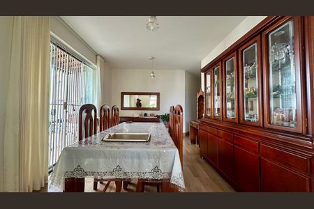 Apartamento à venda com 240m², 4 quartos e 1 vagaSala de jantar 