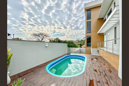 Casa para alugar com 597m², 4 quartos e 6 vagasÁrea Externa 