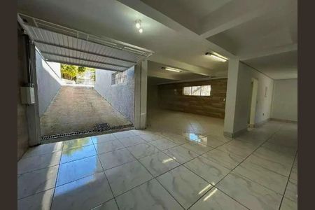 Casa para alugar com 597m², 4 quartos e 6 vagasÁrea Externa 