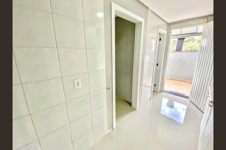 Casa para alugar com 597m², 4 quartos e 6 vagasÁrea de Serviço 