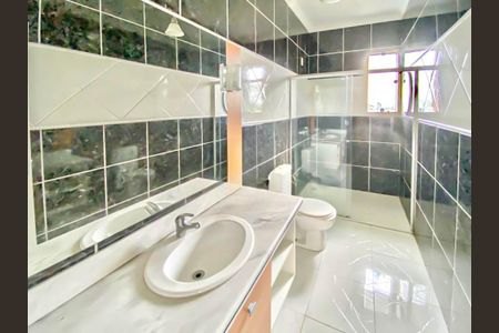 Casa para alugar com 597m², 4 quartos e 6 vagasBanheiro 2