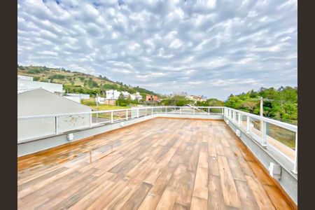 Casa para alugar com 597m², 4 quartos e 6 vagasÁrea Externa 