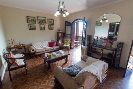 Casa à venda com 465m², 4 quartos e 6 vagas Casa à venda com 465m², 4 quartos e 6 vagasSALA DE ESTAR