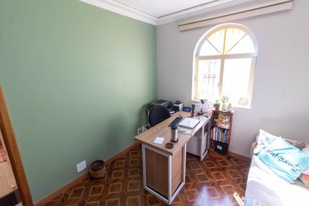 Casa à venda com 465m², 4 quartos e 6 vagas Casa à venda com 465m², 4 quartos e 6 vagasESCRITÓRIO PISO INFERIOR