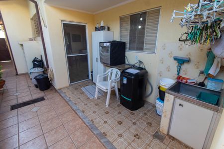 Casa à venda com 465m², 4 quartos e 6 vagas Casa à venda com 465m², 4 quartos e 6 vagasÁREA DE SERVIÇO