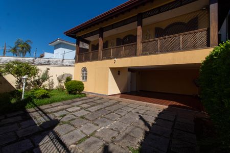 Casa à venda com 465m², 4 quartos e 6 vagas Casa à venda com 465m², 4 quartos e 6 vagasÁREA EXTERNA FRENTE