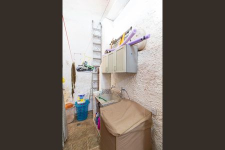 Casa à venda com 465m², 4 quartos e 6 vagas Casa à venda com 465m², 4 quartos e 6 vagasLAVANDERIA FUNDOS