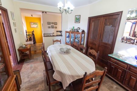 Casa à venda com 465m², 4 quartos e 6 vagas Casa à venda com 465m², 4 quartos e 6 vagasSALA DE JANTAR