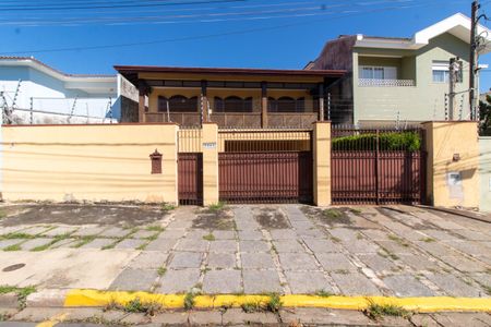 Casa à venda com 465m², 4 quartos e 6 vagas Casa à venda com 465m², 4 quartos e 6 vagasFACHADA