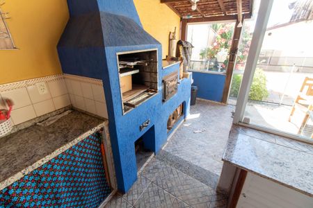 Casa à venda com 465m², 4 quartos e 6 vagas Casa à venda com 465m², 4 quartos e 6 vagasÁREA EXTERNA GOURMET FUNDOS