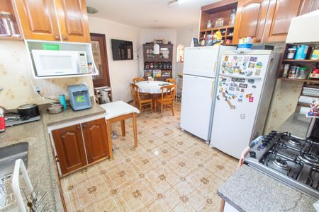 Casa à venda com 465m², 4 quartos e 6 vagas Casa à venda com 465m², 4 quartos e 6 vagasCOZINHA