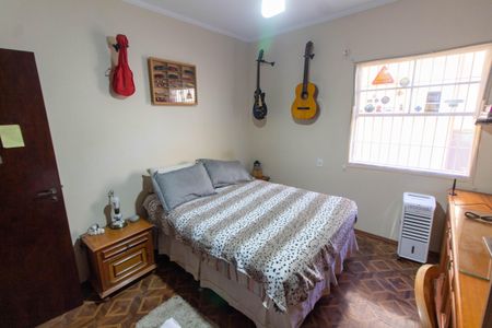 Casa à venda com 465m², 4 quartos e 6 vagas Casa à venda com 465m², 4 quartos e 6 vagasQUARTO 1