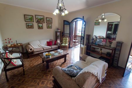 Casa à venda com 465m², 4 quartos e 6 vagas Casa à venda com 465m², 4 quartos e 6 vagasSALA DE ESTAR