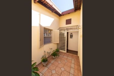 Casa à venda com 465m², 4 quartos e 6 vagas Casa à venda com 465m², 4 quartos e 6 vagasÁREA DE LUZ