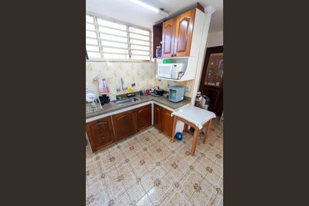 Casa à venda com 465m², 4 quartos e 6 vagas Casa à venda com 465m², 4 quartos e 6 vagasCOZINHA