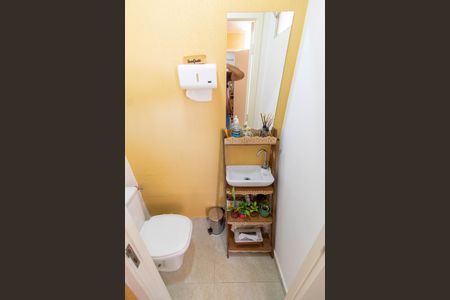 Casa à venda com 465m², 4 quartos e 6 vagas Casa à venda com 465m², 4 quartos e 6 vagasBANHEIRO DO ESCRITÓRIO